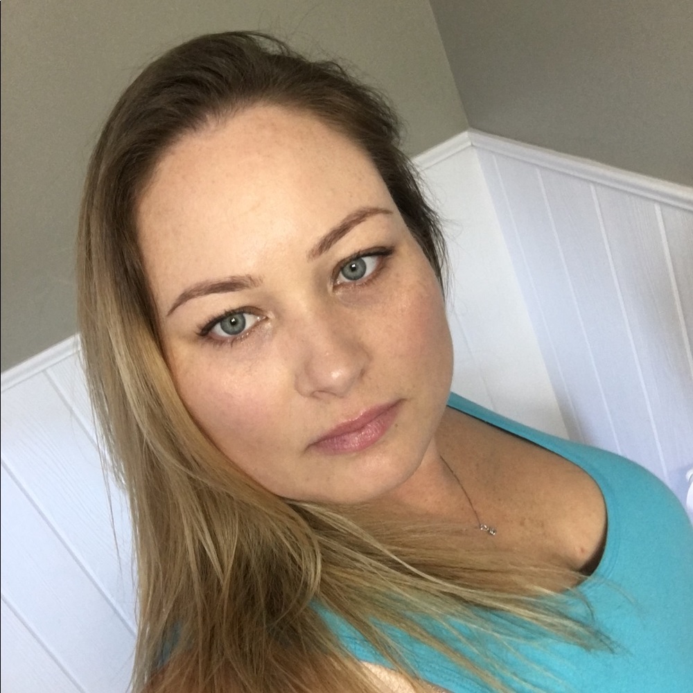 Meet your Posher, Shana